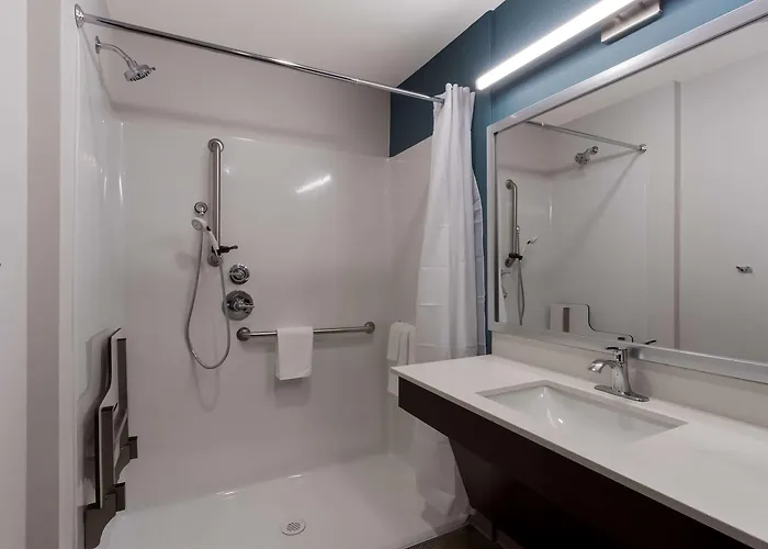 Woodspring Airport Hotel 2*