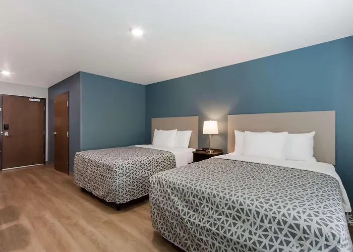 Hotel Woodspring Airport 2*