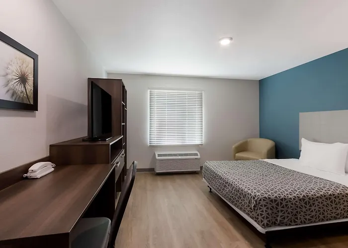 Hotel Woodspring Airport