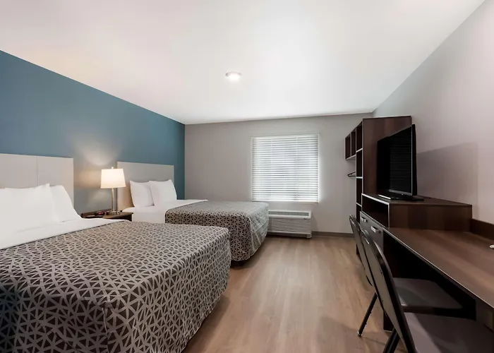 Hotel Woodspring Airport 2*